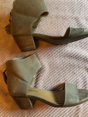 Lucky Brand sandal.  Barbina. Size 9